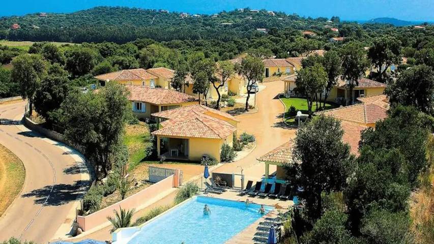 Gîte pour 9 personnes dans Sainte-Lucie de Porto-Vecchio