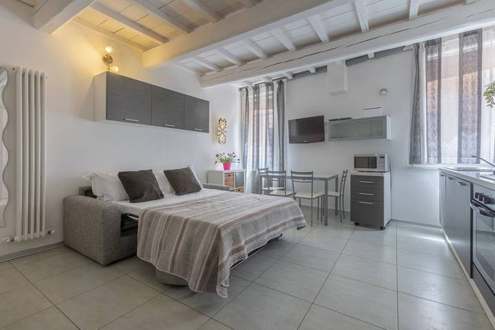 Apartamento entero, GuestHost - Ferrara Center Bi-Level Beauty Apartment in Ferrara, Provincia de Ferrara