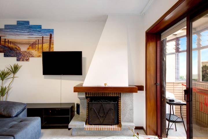 Entire apartment, Apartment "Barrinha Beach" with Sea View, Shared Terrace & Wi-Fi in Esmoriz, Aveiro District