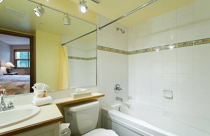 Ferienwohnung für 6 Personen, mit Balkon und Whirlpool sowie Pool in Whistler