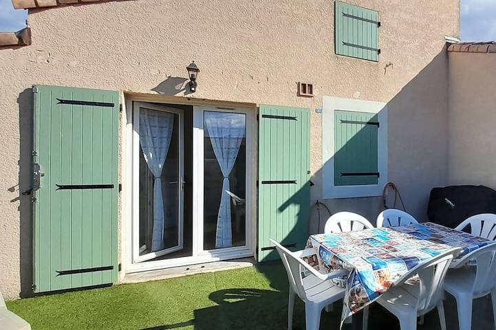 Maison de vacances pour 4 personnes, avec terrasse ainsi que jardin et piscine, animaux acceptés à Vic-la-Gardiole