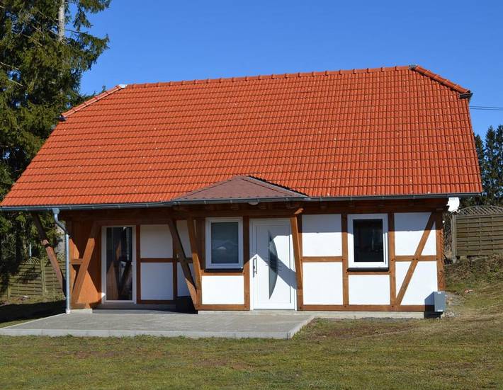 Ferienhaus für 4 Personen, mit Whirlpool und Terrasse sowie Garten und Seeblick