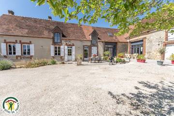 Gîte pour 14 personnes, avec jardin à Allemant