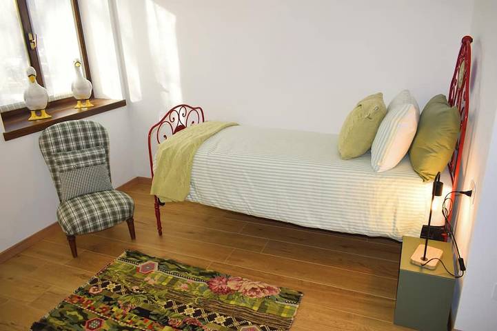 Beautiful cottage a few miles from Bellagio with stunning views of Lake Como in Civenna, Municipio de Bellagio