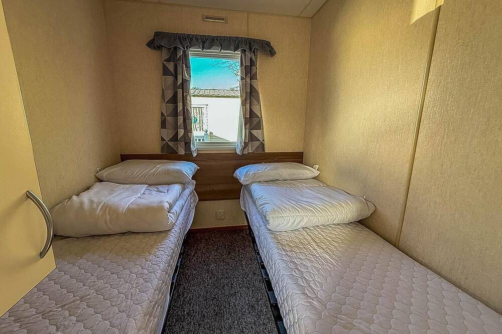 Lovely caravan for hire at Manor Park in Hunstanton in Hunstanton, Norfolk Coast