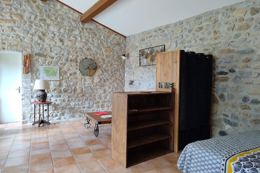 Gîte en pierre avec Spa \"Lou Caladou\". in Vallon-Pont-d'Arc, Ardèche