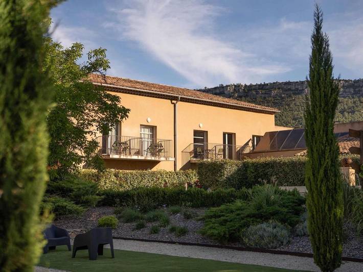 Hôtel pour 2 personnes, avec jardin et piscine à Châteauneuf-le-Rouge - 4