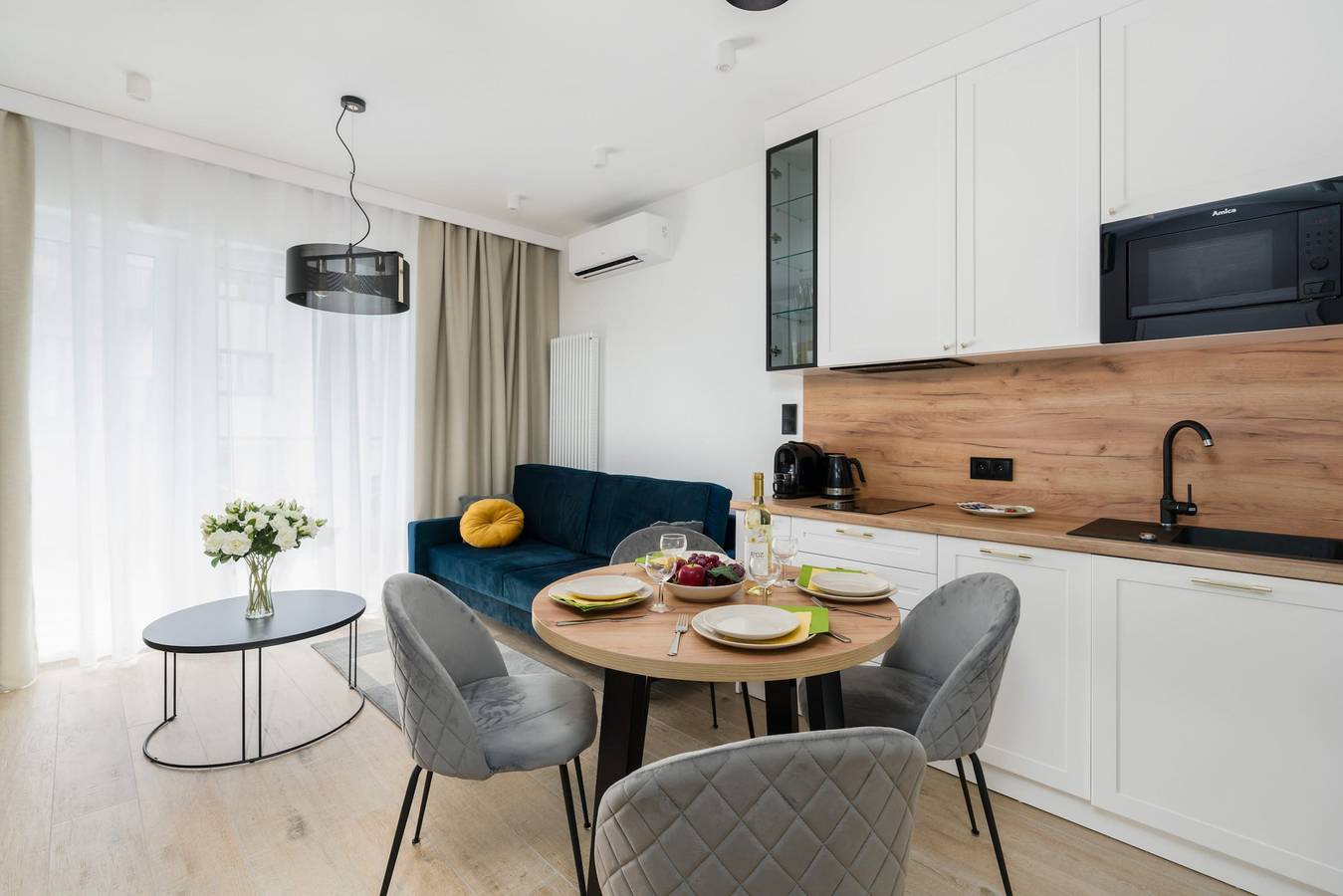 Entire apartment, Stylish Apartment | Air Conditioning | Balcony | Parking. in Poznan, Greater Poland