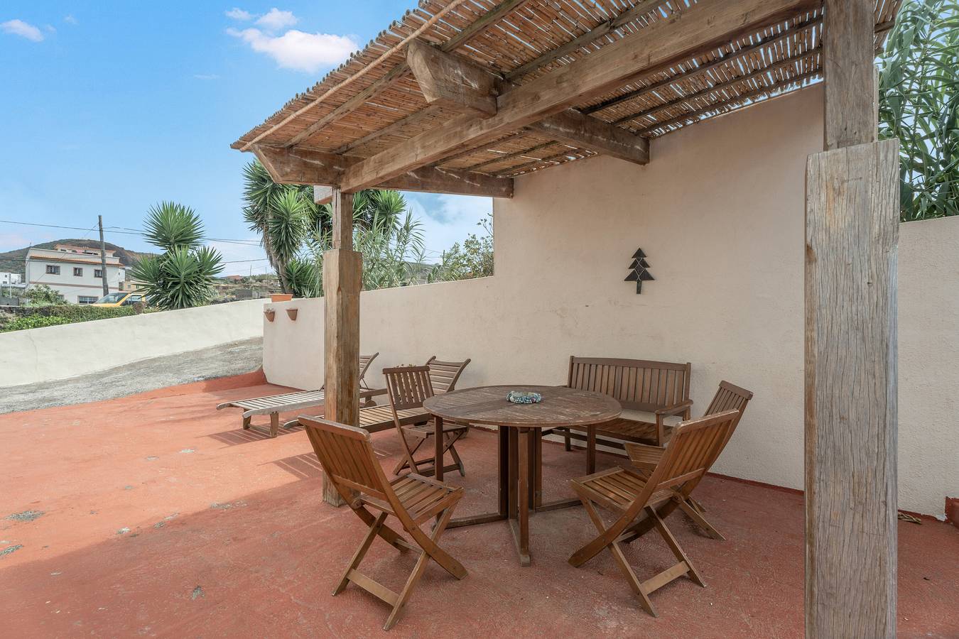 Casa de vacaciones 'Aguarijo' con vistas al mar, terraza privada y jardín privado in El Mocanal, Valverde