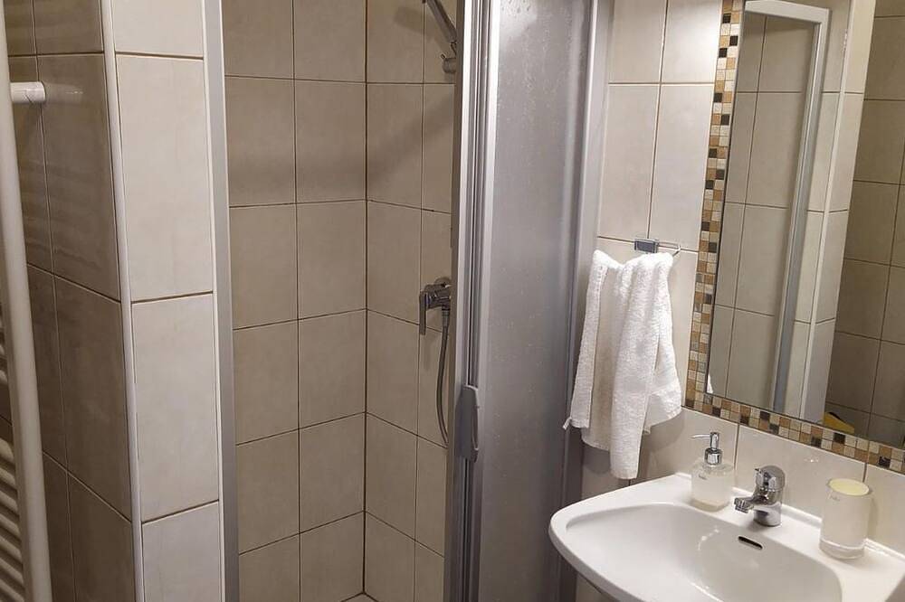 Ganze Wohnung, Ferienwohnung \"Raus aufs Land\" - Appartement/Fewo mit Südwest-Balkon in Südoststeiermark, Fehring