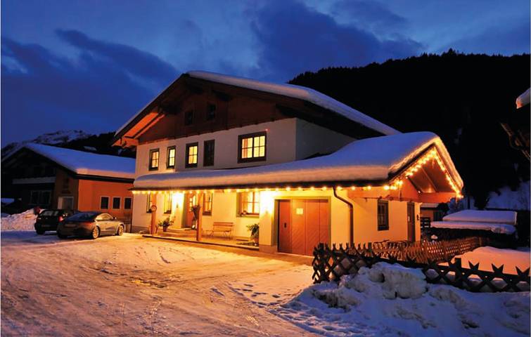 Ganze Ferienwohnung, Gemütliche 88 m² große Wohnung in der Nähe der Skistation und des Flusses, WLAN und Parkplatz inklusive in Kleinarl, Ski Amadé