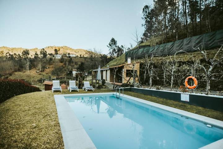 Casa de férias para 10 pessoas, com vista para o lago e jardim e ainda piscina and vista, com animais de estimação em Celorico de Basto