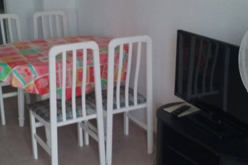 Entire apartment, 2 Bed Sea Front Apartment with sea and mountain  views, Wifi included, in Fuengirola, Costa del Sol