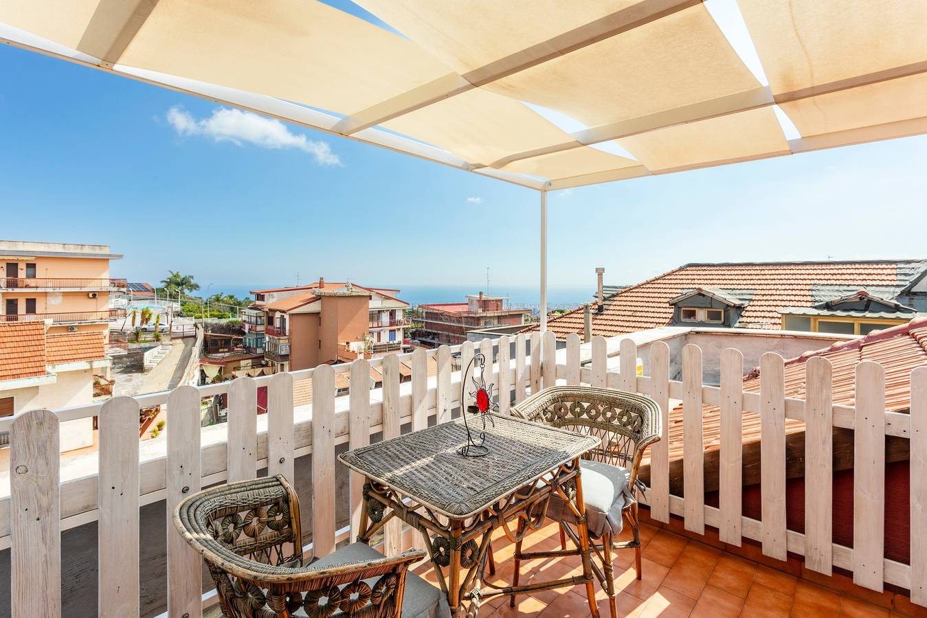 Appartement entier, Appartement 'Reale' avec terrasse privée, Wi-Fi et climatisation in Gravina di Catania, Province de Catania