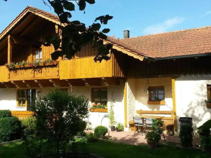 Ferienwohnung für 8 Personen, mit Balkon und Garten in Arrach