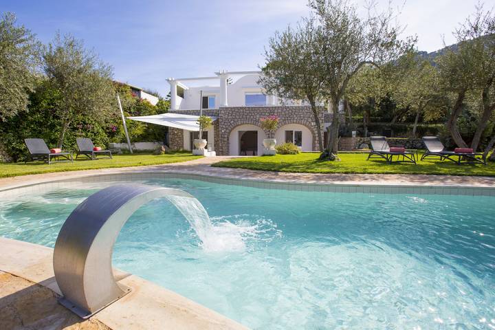 Casa vacanza per 7 persone, con Idromassaggio e Terrazza nonché Giardino a Anacapri