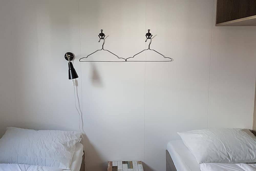 Charmingly decorated chalet Florence 2 near the sea serooskerke in Serooskerke, Walcheren