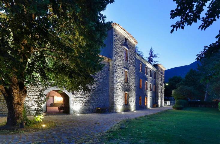 Chambre d’hôte pour 3 personnes, avec jacuzzi ainsi que jardin et sauna