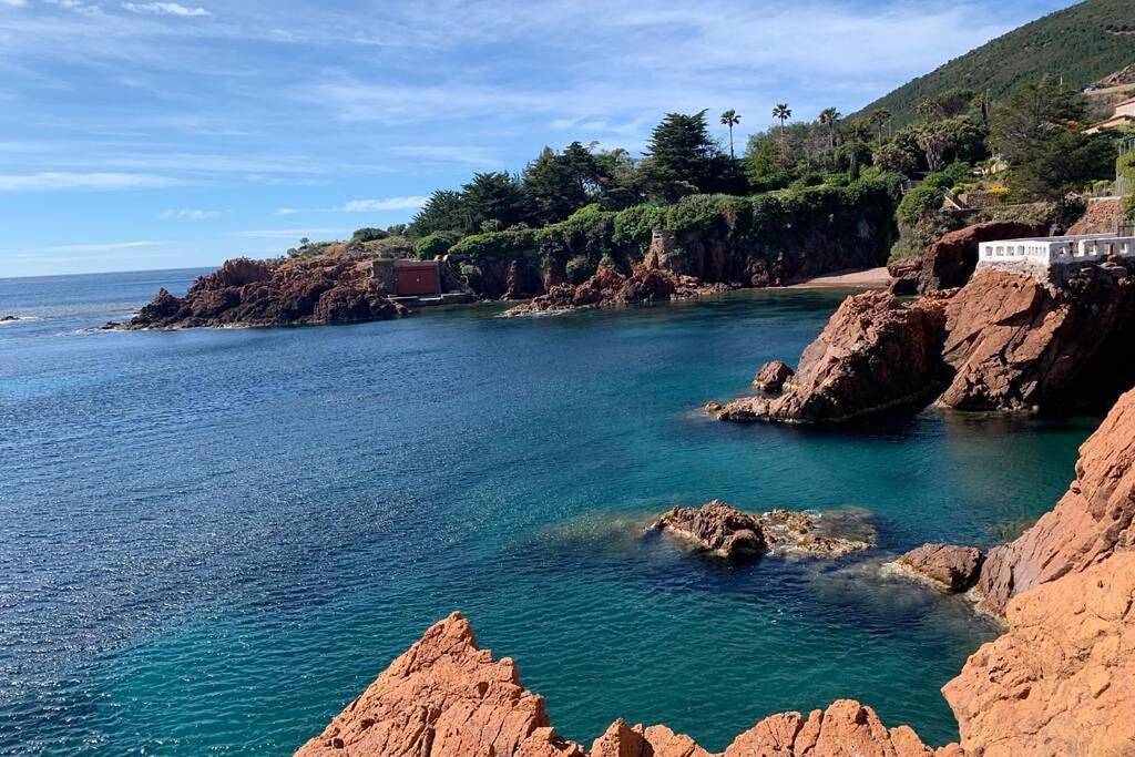 Appartement entier, Cap Neree Petit coin de paradis pieds dans l eau in Le Trayas, Saint-Raphaël