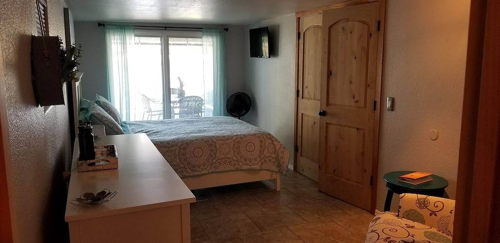 Camping for 8 Guests in Arizona, USA