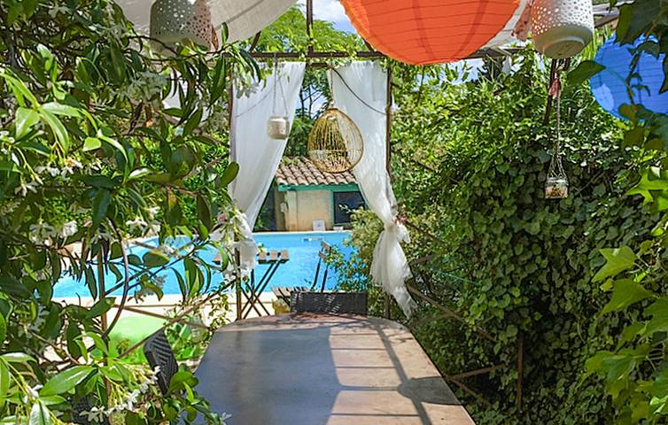 Gîte pour 4 personnes, avec terrasse ainsi que jardin et piscine à Carpentras - 2