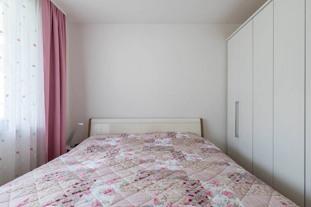 Ganze Wohnung, Traumwohnung am Sorpesee mit Panoramablick auf den See und beheiztem Innenpool in Langscheid (Sorpesee), Sundern