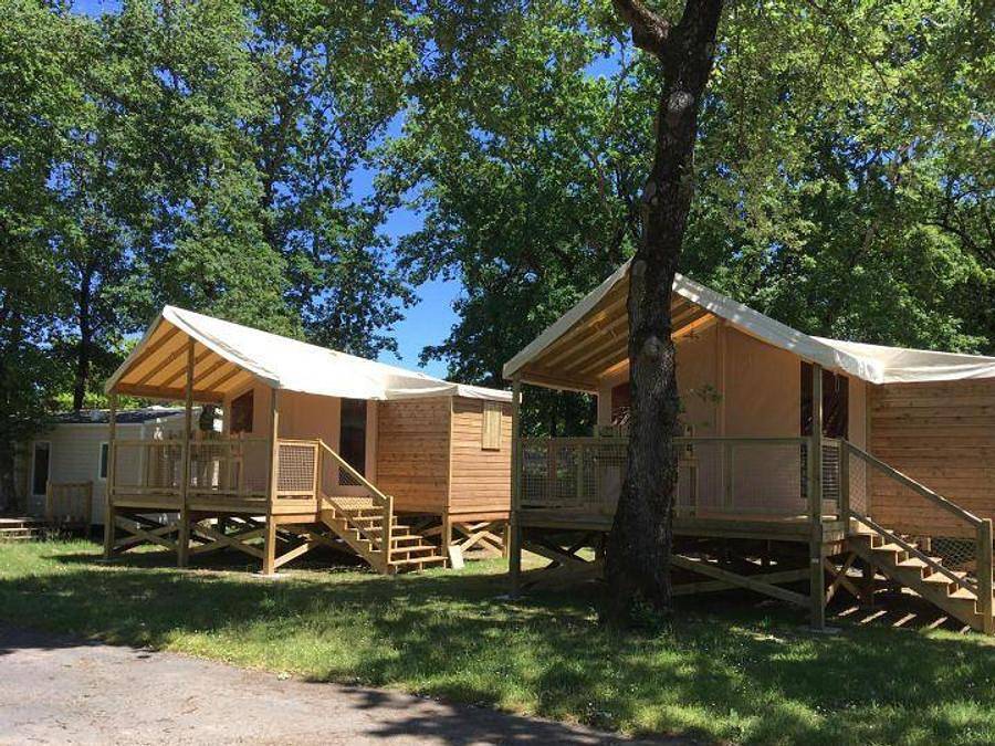 Camping Domaine d'Oléron   - Tente en toile et en bois 5 personnes - C- Lodge pilotis - 2 chambres 24m² avec terrasse couverte in Saint-Georges-d'Oléron, Côte de Beauté