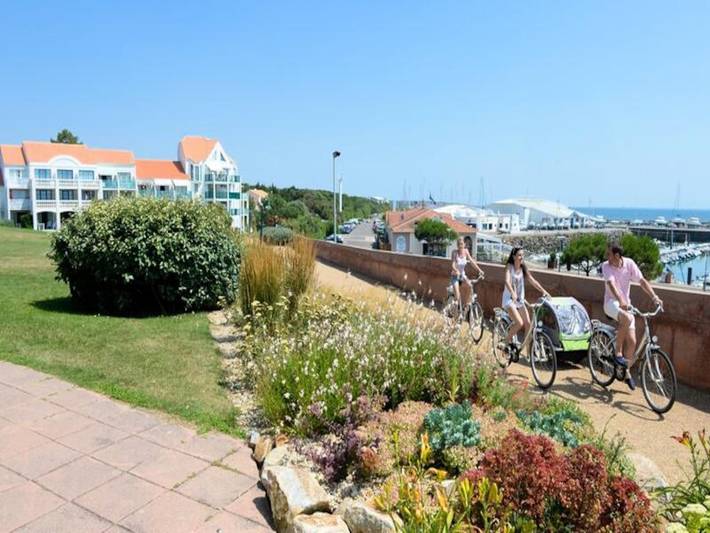 Gîte pour 8 personnes, avec piscine et terrasse, adapté aux familles dans Port Bourgenay - 4