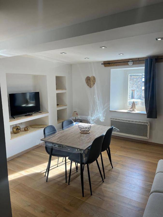 Gîte pour 6 personnes, avec Terrasse ainsi que Jardin et Vue dans Office De Tourisme Des Angles - 2