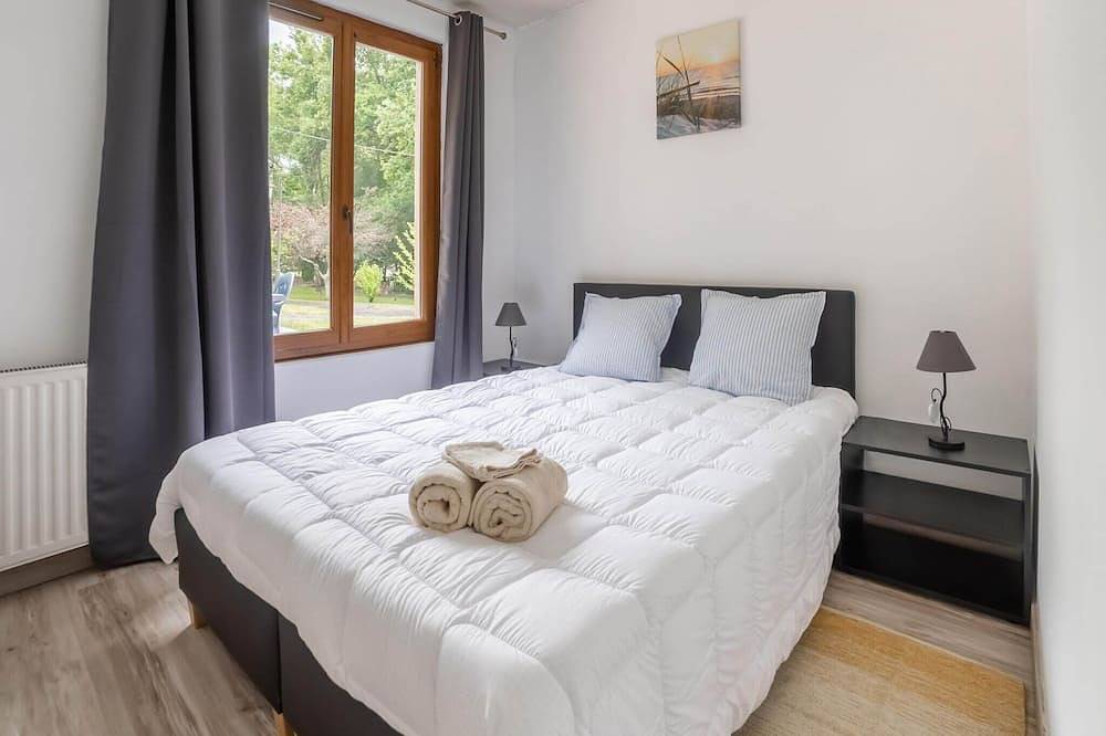 Dordogne Poolside Escape in Villeneuve-sur-Lot, Villeneuve-sur-Lot region