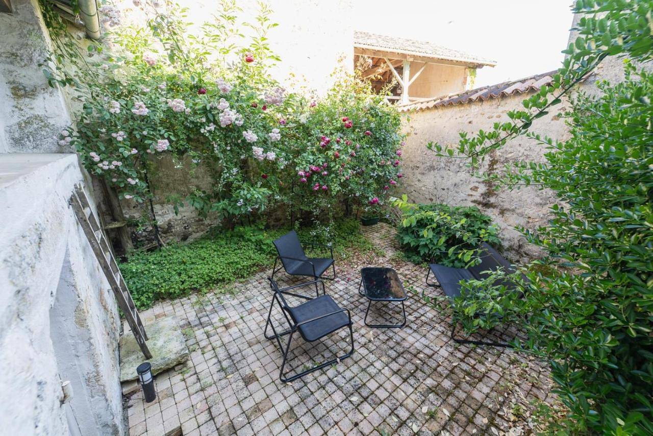 La Bonbonnière maison de ville 10 personnes in Sanxay, Vienne (France)