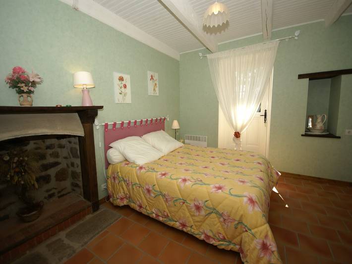 Charmantes Ferienhaus mit umzäuntem Garten in Saint-Merd-la-Breuille, Regionaler Naturpark Millevaches en Limousin