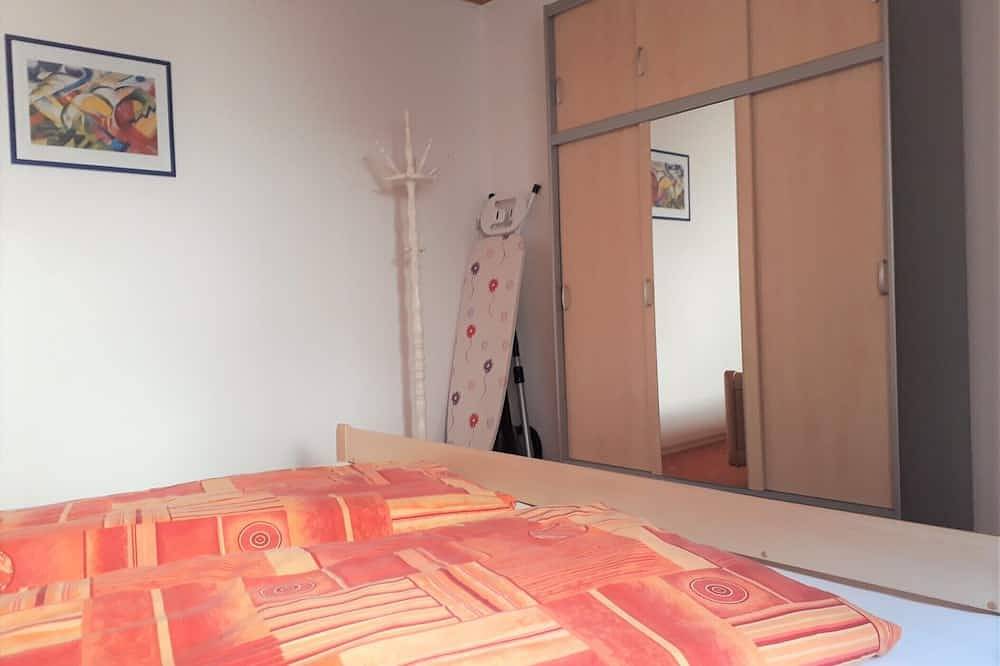 Ganze Wohnung, Komfortable 80qm Ferienwohnung mit großem überdachtem Balkon, voll ausgestattete Küche in Steinwiesen, Frankenwald
