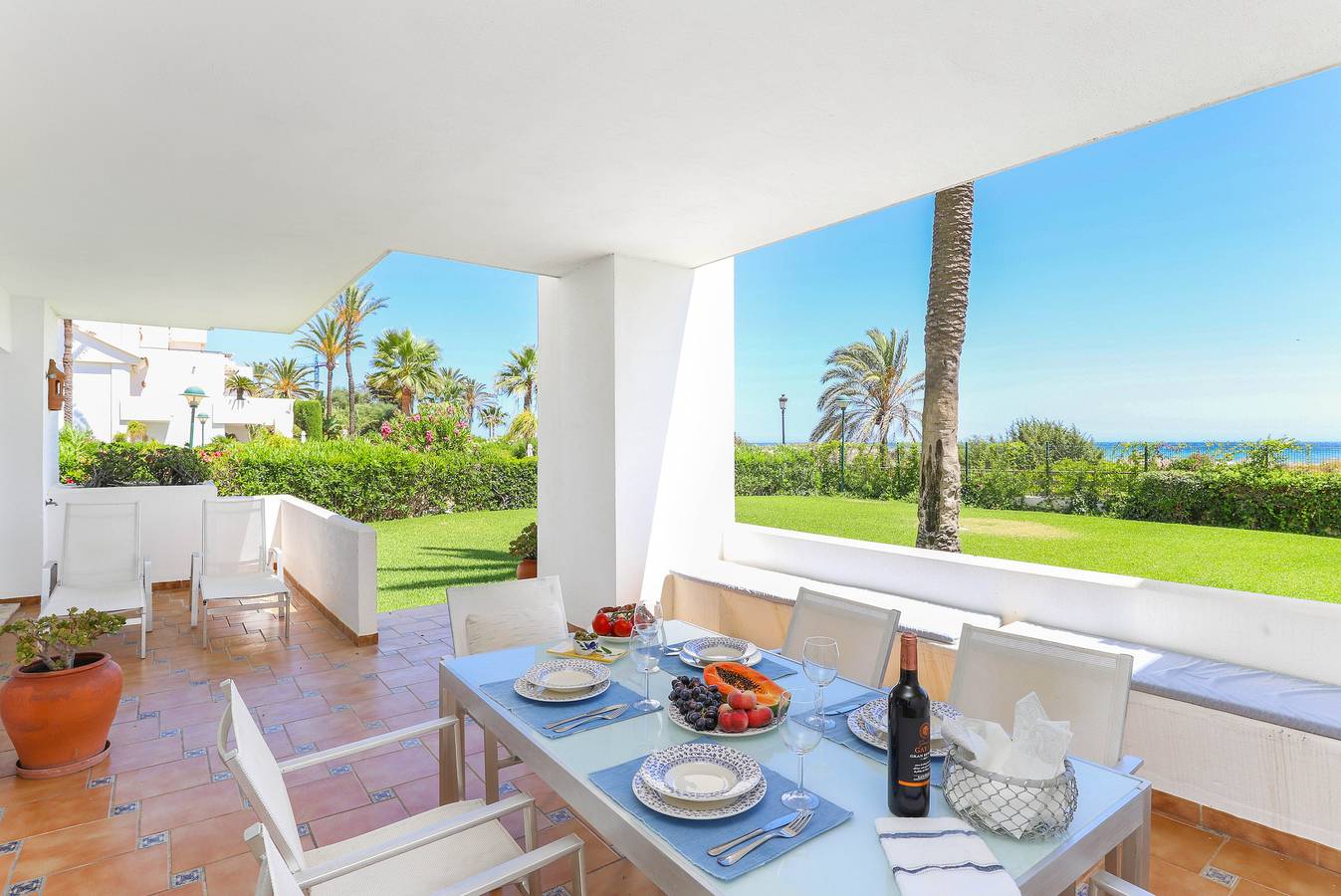 Entire apartment, Beachfront with large garden - Los Monteros Palm Beach in Las Chapas, Marbella