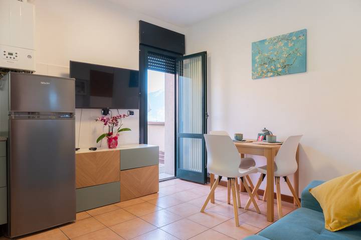 Entire apartment, Apartment “La Terrazza di Vincent” with Lake View, Panoramic Terrace and Pool in Riva del Garda, Garda Mountains
