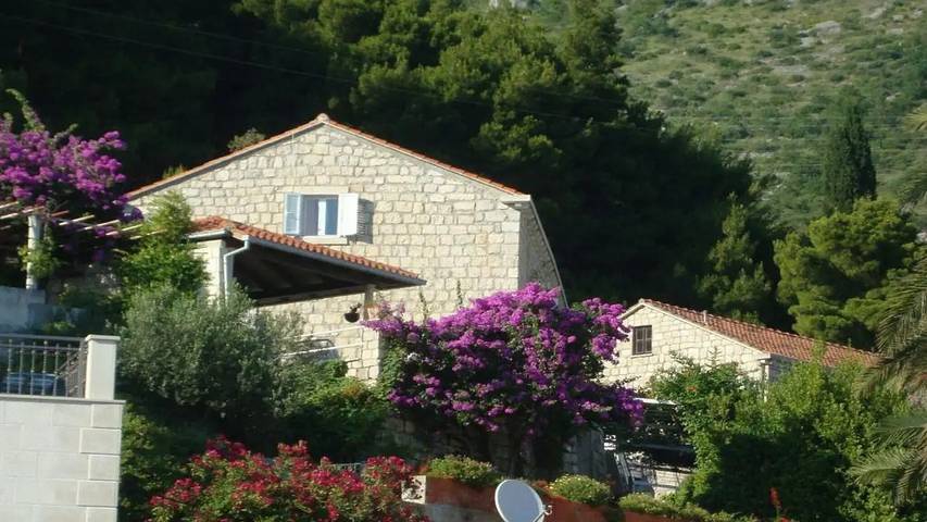 Holiday letting for 3 people, with Balcony and Terrace as well as Garden in Mlini