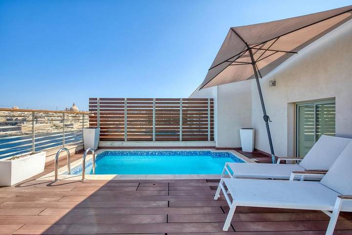 Vakantieappartement voor 6 personen, with tuin and uitzicht as well as zwembad in Sliema