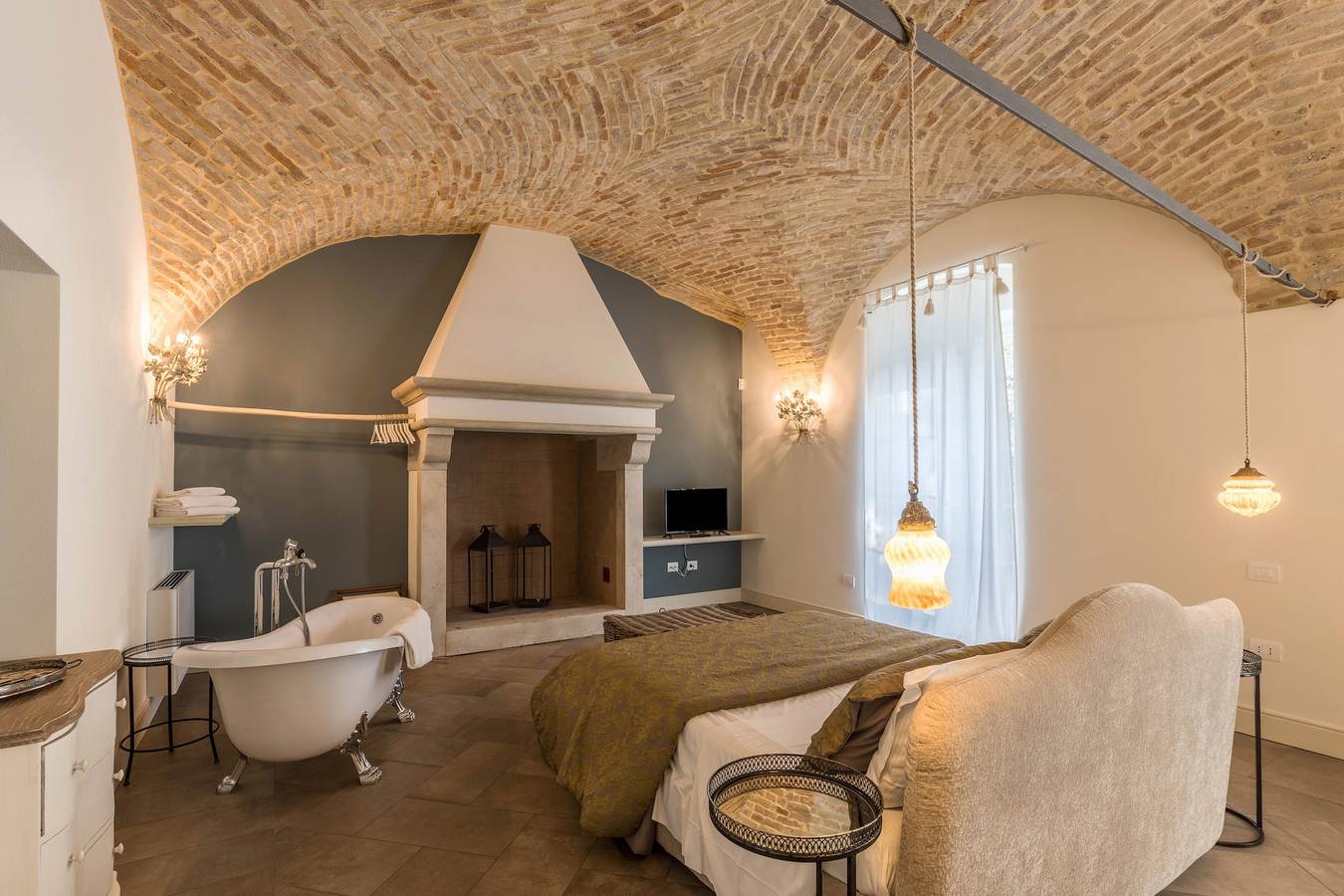 Appartamento intero, Appartamento "Origano" con area benessere, giardino privato, Wi-Fi e piscina in comune in Rivoltella del Garda, Desenzano del Garda