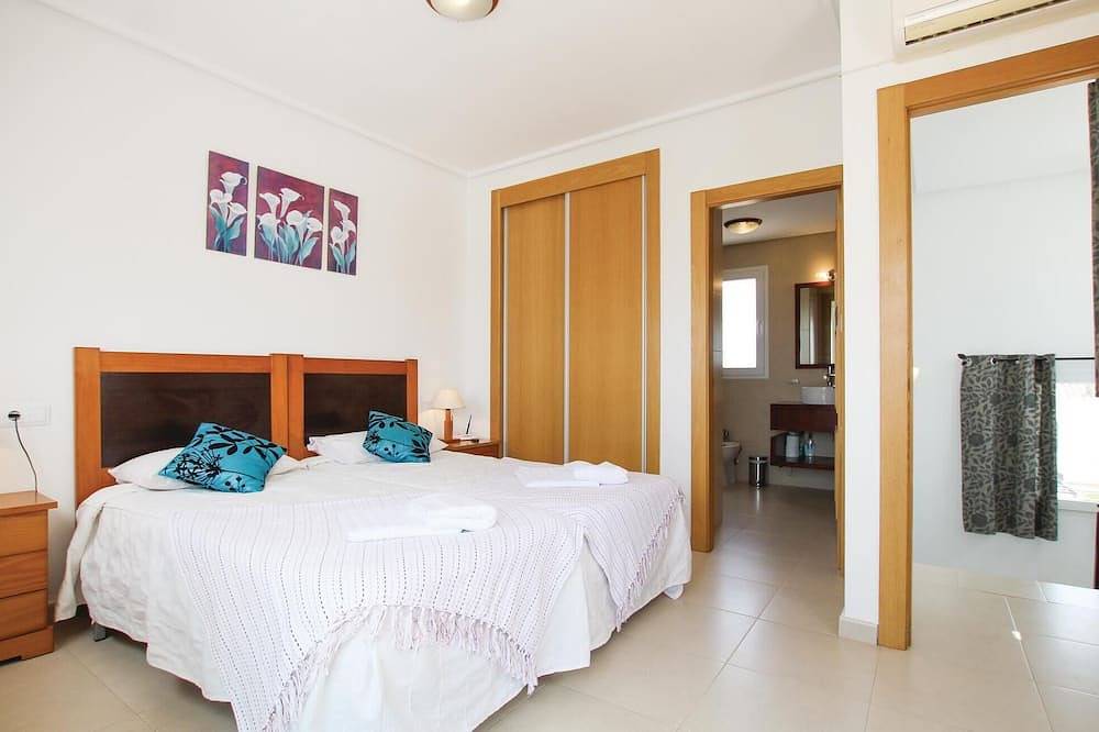 Stunning home in Roldán with kitchen in Torre Pacheco, Costa Cálida