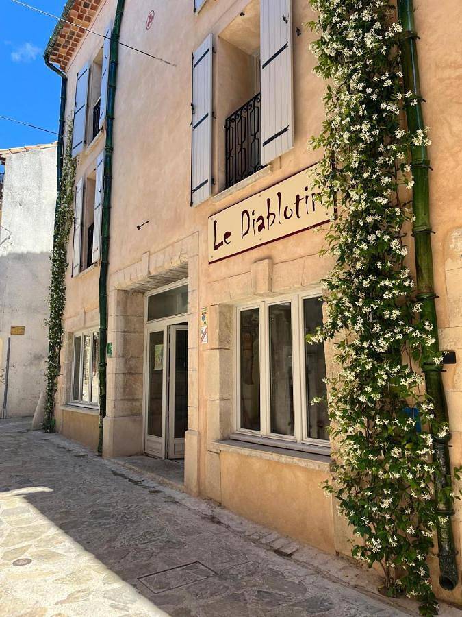 Location de vacances pour 6 personnes, avec Balcon à Saint-Jean-de-Fos