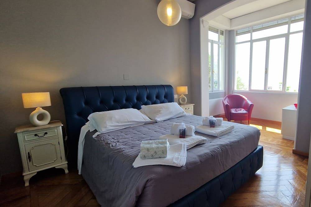 Luxurious Villa in Gardone Riviera with Splendid Garden, 180° Lake View, Office in Gardone Riviera, Montagnes autour du lac de Garde