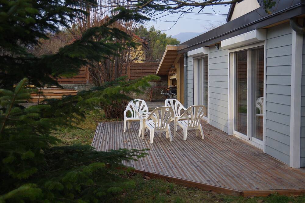 La Cabane Du Jardin - Gite Independant Pour 2 à 4 personnes in Saint-Alban-Leysse, Région de Chambéry