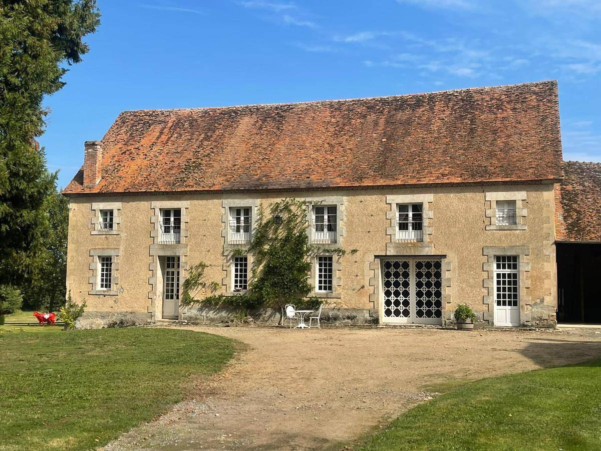 Pavilion in park of Château de La Motte-Feuilly in La Motte-Feuilly, Région de La Châtre