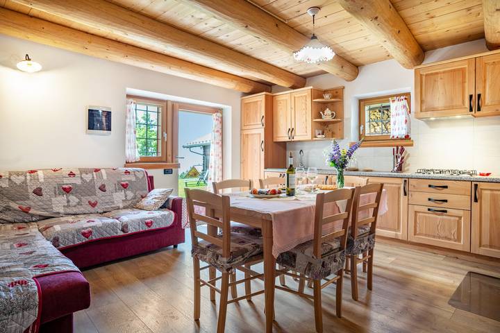 Chalet 'Baita Naibiz' with Mountain Views, Private Terrace and Wi-Fi in Palù del Fersina, Valsugana