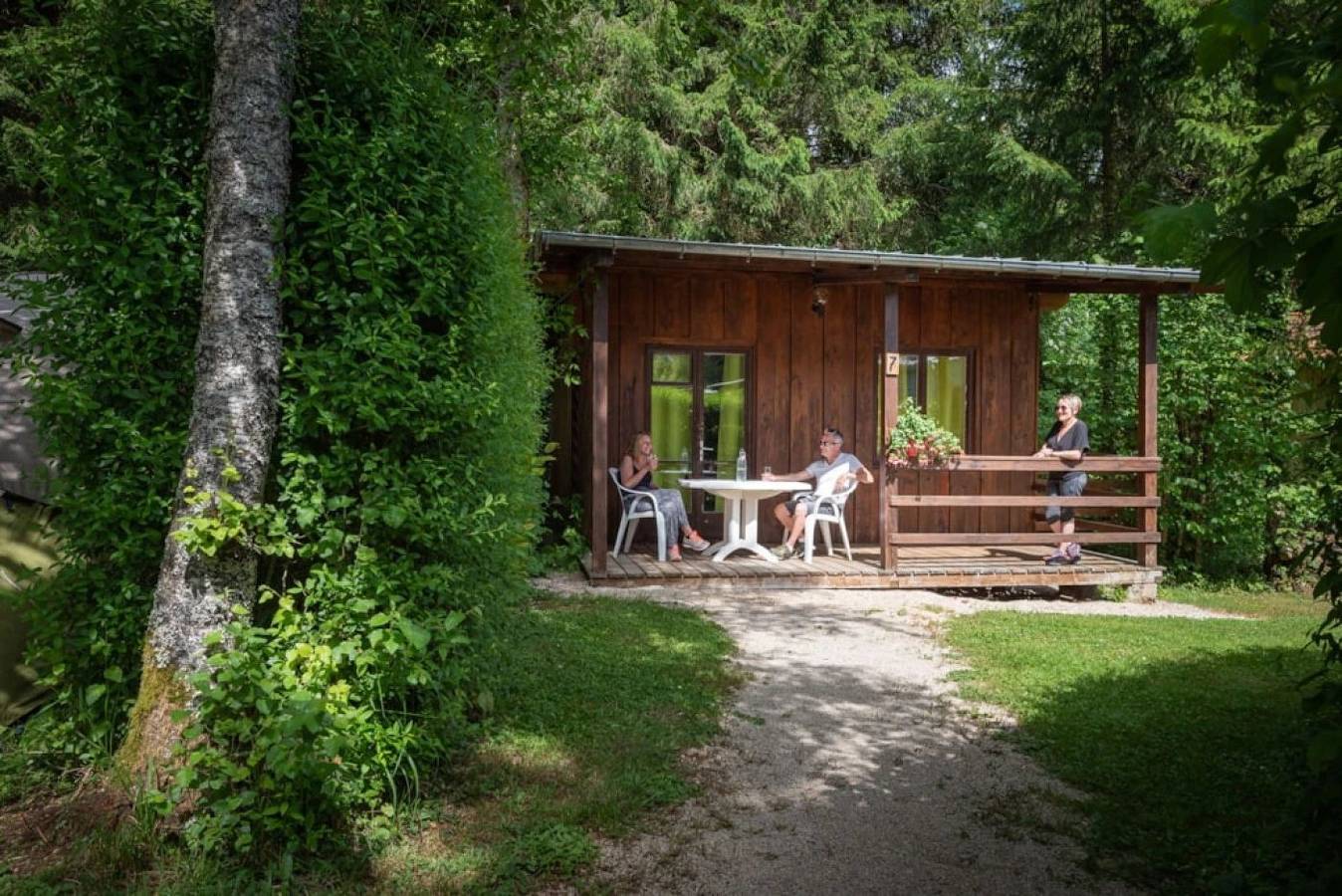Zecamping 3* piscine chauffée chiens acceptés locatif Tv 23m2 4 pers in Levier, Jura Francais