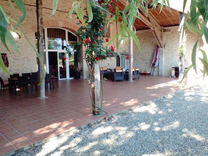 Location de vacances pour 9 personnes, avec vue ainsi que jardin et piscine à Bourran - 3