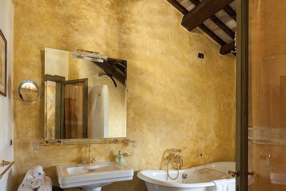 Ganze Wohnung, 5-Ein bezaubernder Turm in einem friaulischen Schloss: Ihr adeliger Rückzugsort in Strassoldo, Cervignano del Friuli
