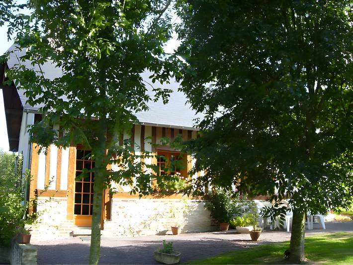 Gîte La Cour Du Four - Deauville with Private Terrace, Garden, and Wi-Fi