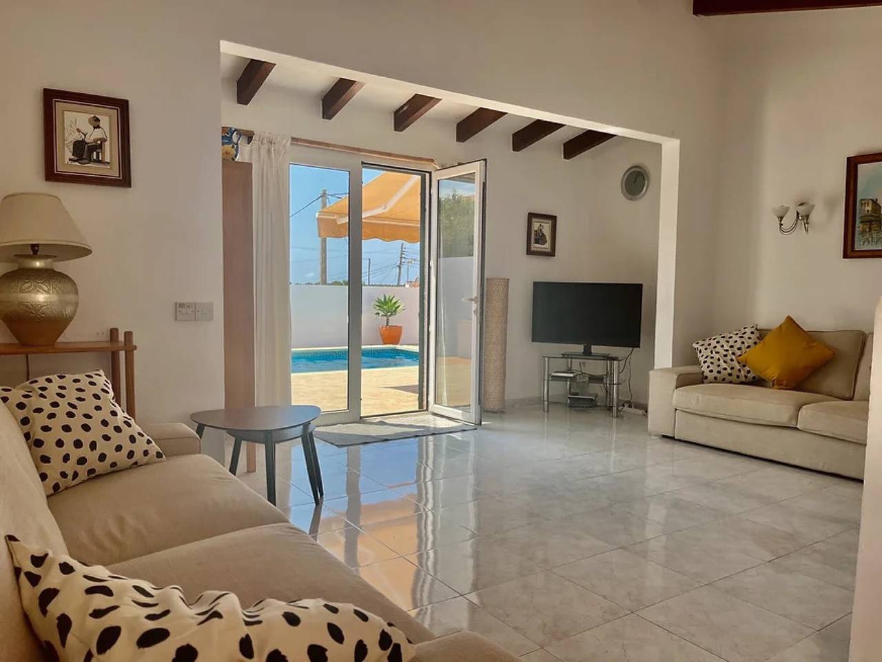 Villa 'Marrón' avec piscine privée, Wi-Fi et climatisation in Cala en Porter, Municipalité de Alaior