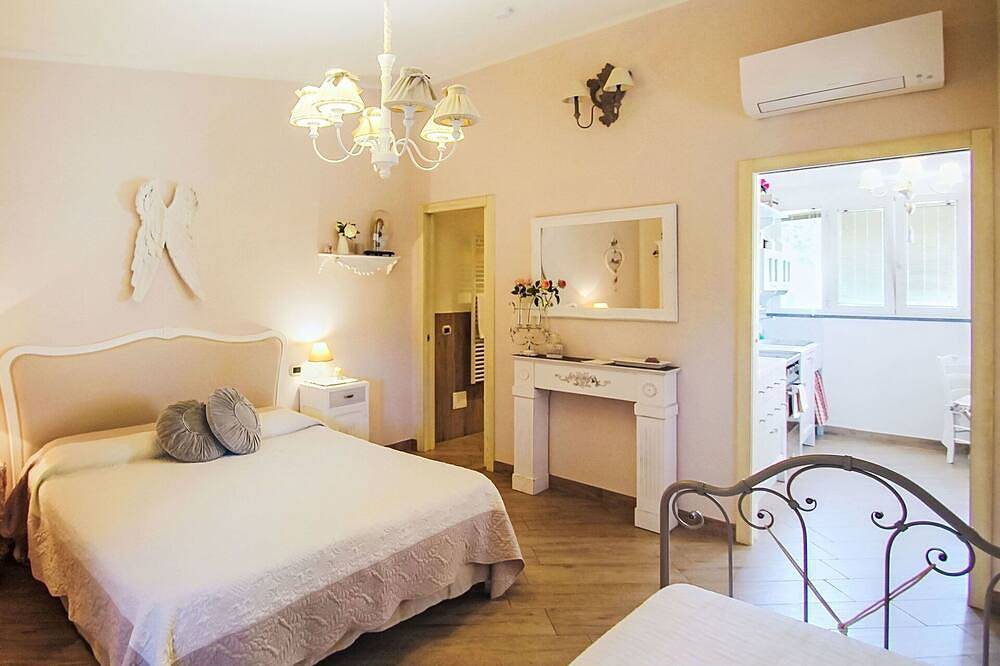 Caratteristica villa indipendente per 3 ospiti con Wifi, A/C, Tv, terrazza e animali ammessi in Comeglio, Moneglia